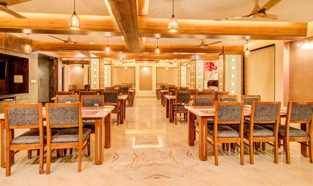 Opulence Inn - 500 Meters From Railway Station Udaipur Exterior photo