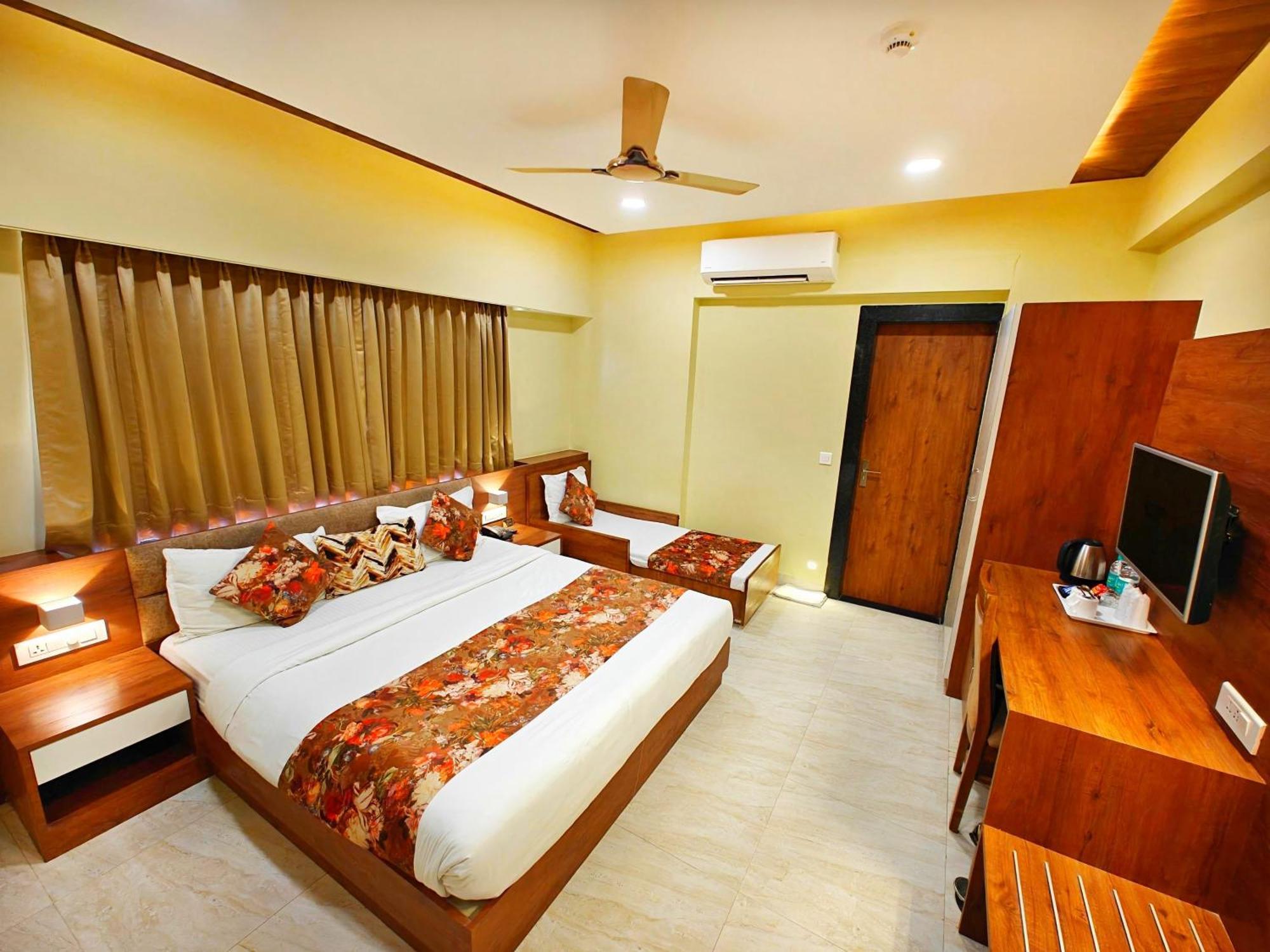 Opulence Inn - 500 Meters From Railway Station Udaipur Exterior photo